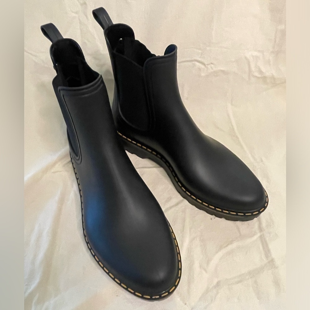 Igor Trak Mate Black Slip on Chelsea Boot NWOT Size 39